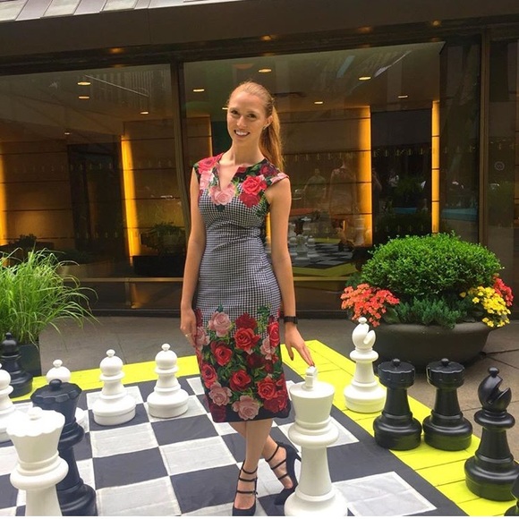 Meet your Posher, Stephanie - Picture 4 of 5